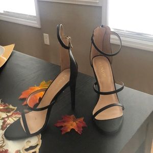 Black VENUS strappy heels size 8 (NWB)
